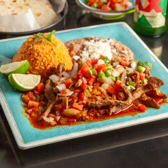 P. Mexican Style Steak / Bistec a la Mexicana.