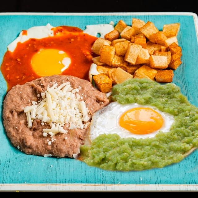 P. Divorced Eggs / Huevos Divorciados.