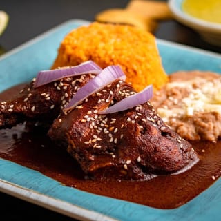P. Pollo con Mole Poblano